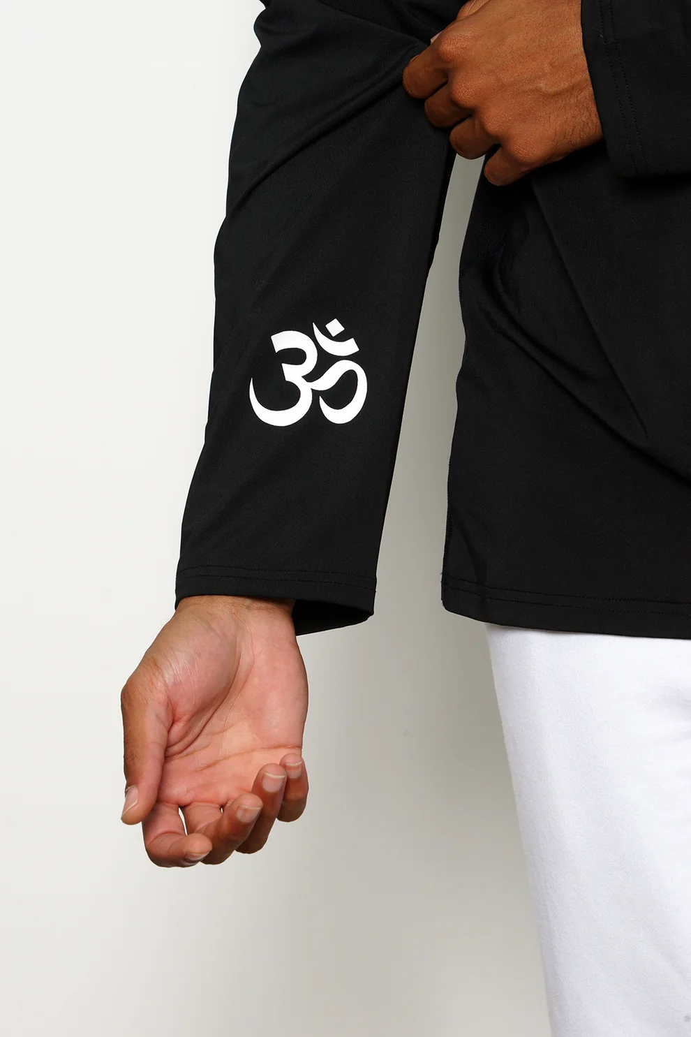 Yoga Globetrotter signature long sleeve tee black - Image 2