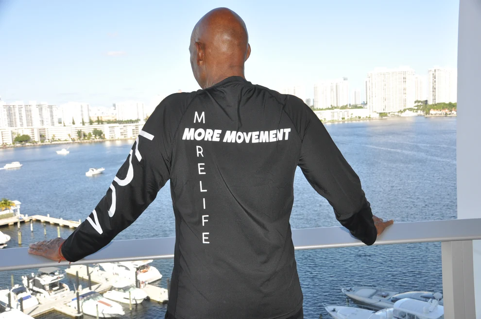 Yoga Globetrotter signature long sleeve tee black - Image 9
