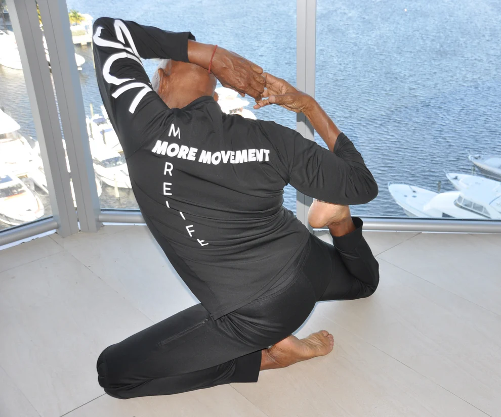Yoga Globetrotter signature long sleeve tee black - Image 3